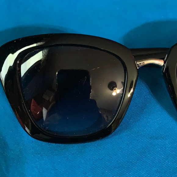 Juicy Couture Sunnies ☀️☀️☀️☀️ - Picture 3 of 9